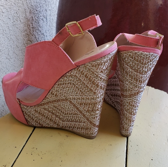 Shoes - Picture 4 of 7